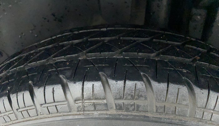 2013 Maruti Swift VDI, Diesel, Manual, 59,216 km, Left Rear Tyre Tread