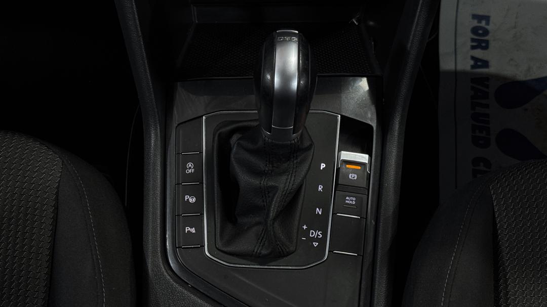 2017 Volkswagen Tiguan 110 Tsi Trendline, Automatic, 130272 km, Gear Lever 