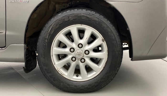 2014 Toyota Innova 2.5 VX 7 STR BS IV, Diesel, Manual, 73,493 km, Right Front Wheel