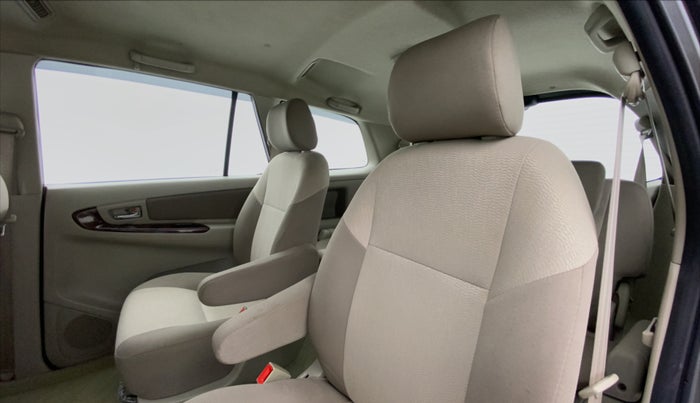2014 Toyota Innova 2.5 VX 7 STR BS IV, Diesel, Manual, 73,493 km, Right Side Rear Door Cabin