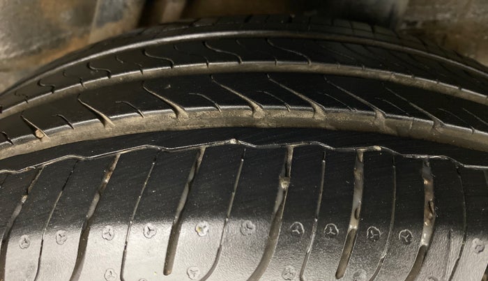 2015 Honda City V MT DIESEL, Diesel, Manual, 42,438 km, Left Rear Tyre Tread