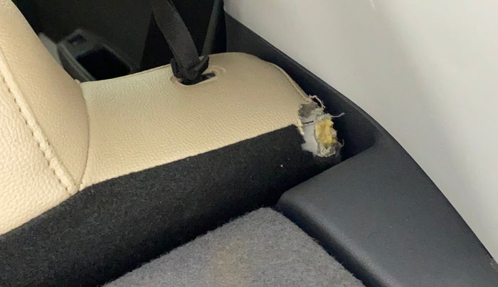 2020 Hyundai GRAND I10 NIOS SPORTZ 1.2 KAPPA VTVT, Petrol, Manual, 1,10,054 km, Second-row right seat - Cover slightly torn