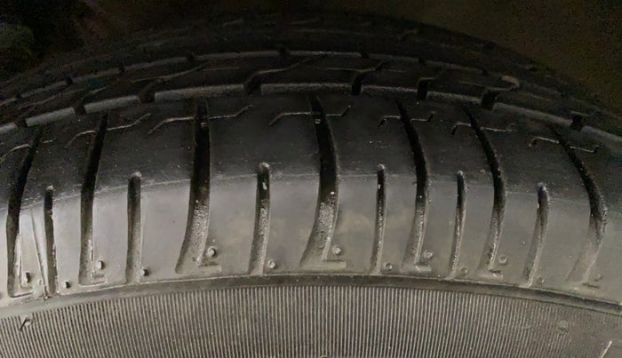 2017 Hyundai Creta E PLUS 1.6 PETROL, Petrol, Manual, 1,04,303 km, Left Rear Tyre Tread