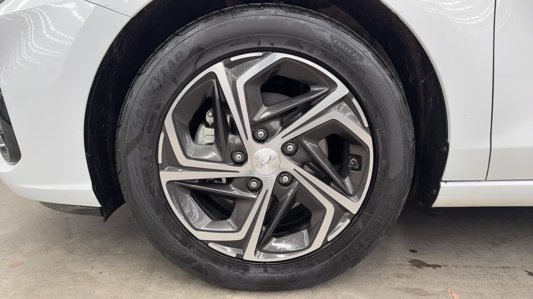 2022 Hyundai i30 i30, Automatic, 57027 km, Left Front Wheel