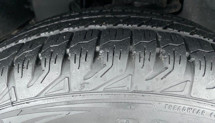 2019 Tata Hexa Varicor 400 XT, Diesel, Manual, 8,242 km, Right Front Tyre Tread