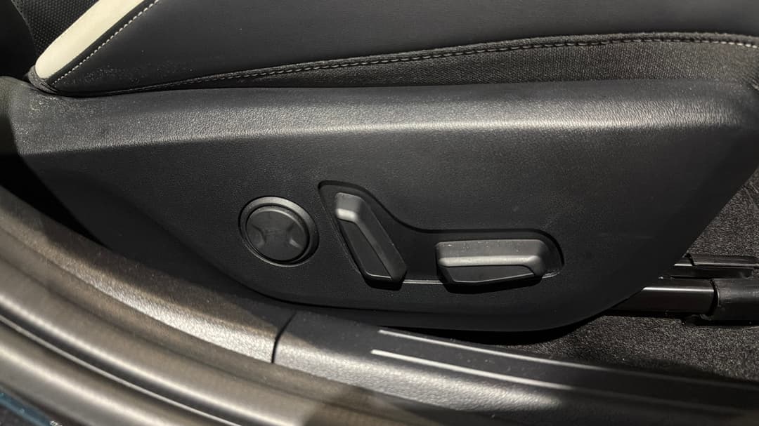 2025 Kia K4 Gt-line, Automatic, 6773 km, Drivers Side Adjustment Panel