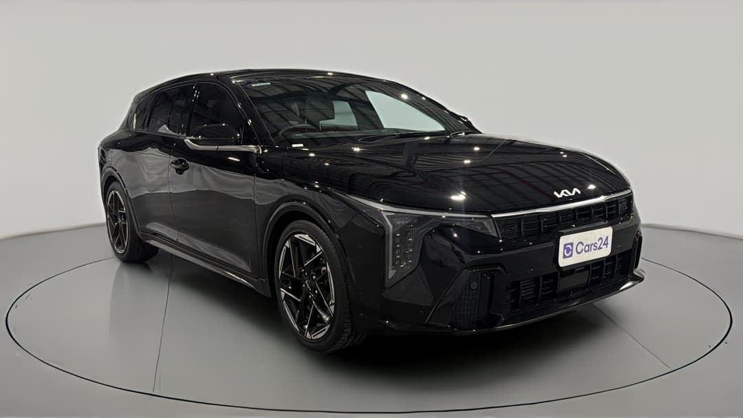 2025 Kia K4 Gt-line, Automatic, 6773 km, Right Front Diagonal (45- Degree) View