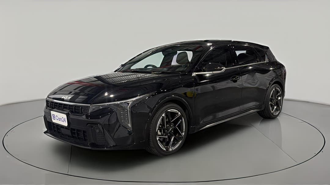 2025 Kia K4 Gt-line, Automatic, 6773 km, Left Front Diagonal (45- Degree) View