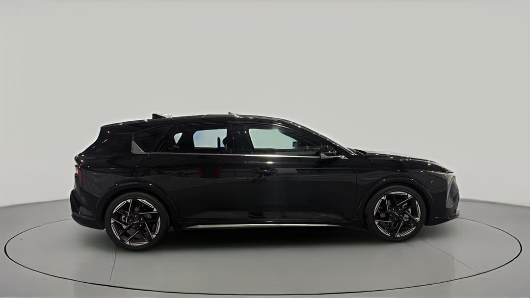 2025 Kia K4 Gt-line, Automatic, 6773 km, Right Side View