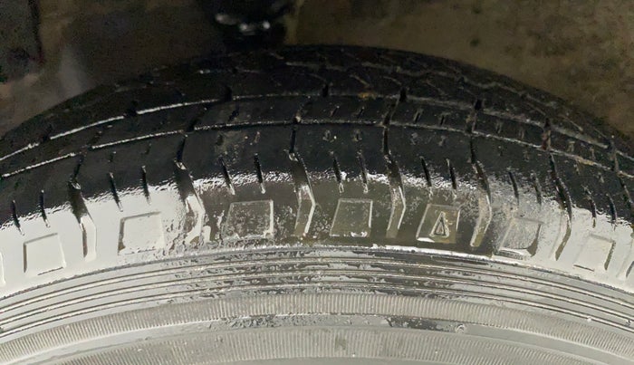 2014 Hyundai Eon ERA +, Petrol, Manual, 39,987 km, Left Front Tyre Tread