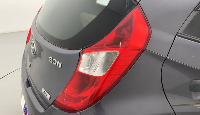 2014 Hyundai Eon ERA +, Petrol, Manual, 39,987 km, Right tail light - Minor scratches