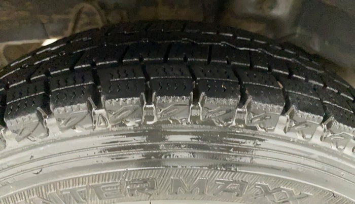 2014 Hyundai Eon ERA +, Petrol, Manual, 39,987 km, Right Rear Tyre Tread