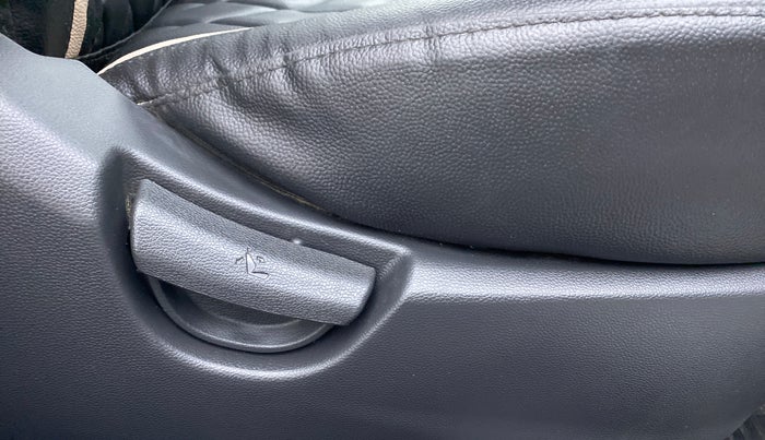 2019 Hyundai Grand i10 MAGNA 1.2 VTVT, Petrol, Manual, 35,787 km, Driver Side Adjustment Panel