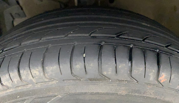 2017 Maruti Swift VXI O, Petrol, Manual, 52,043 km, Left Front Tyre Tread