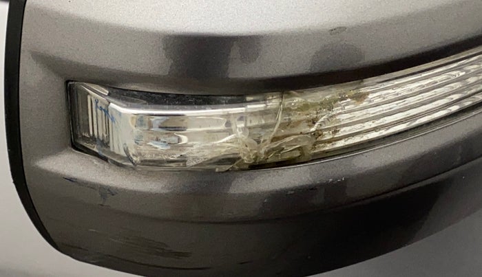 2017 Maruti Swift VXI O, Petrol, Manual, 52,043 km, Right rear-view mirror - Indicator light has minor damage