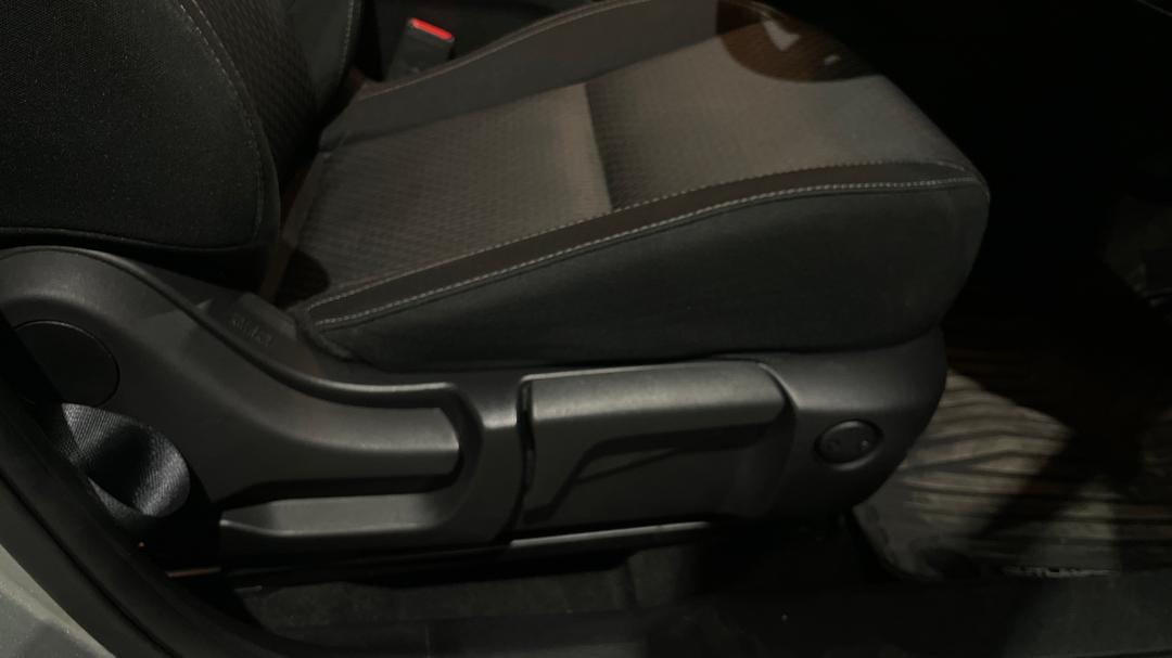 2024 Mitsubishi Outlander Es 5 Seat (2WD), Automatic, 56702 km, Drivers Side Adjustment Panel