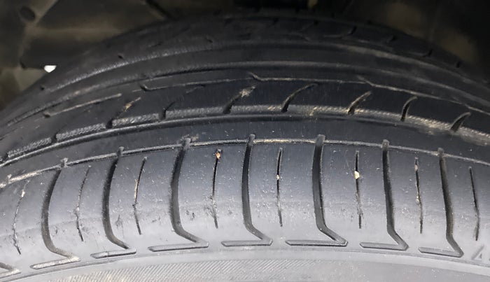 2017 Maruti Baleno ALPHA DDIS 190, Diesel, Manual, 54,937 km, Left Front Tyre Tread