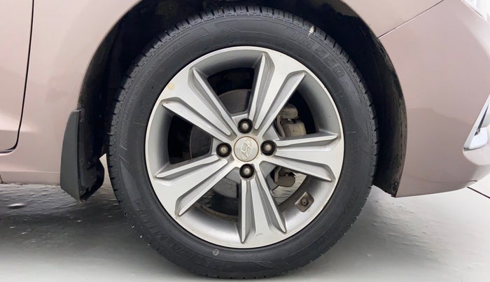 2017 Hyundai Verna 1.6 SX (O) CRDI MT, Diesel, Manual, 76,802 km, Right Front Wheel