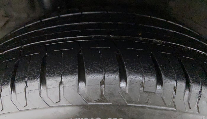 2017 Hyundai Verna 1.6 SX (O) CRDI MT, Diesel, Manual, 76,802 km, Right Rear Tyre Tread