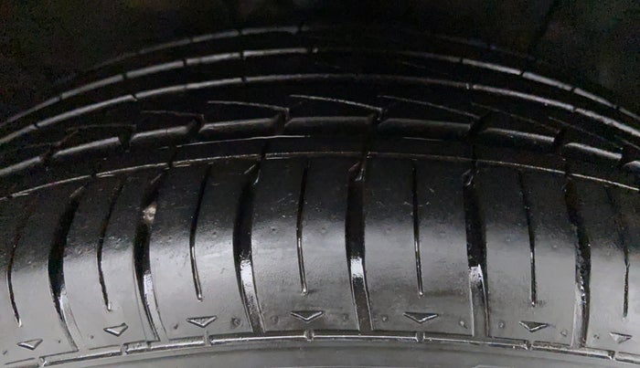 2017 Hyundai Verna 1.6 SX (O) CRDI MT, Diesel, Manual, 76,802 km, Right Front Tyre Tread