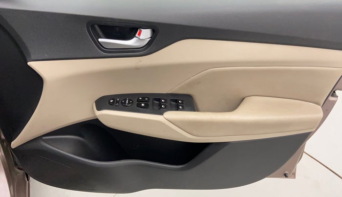 2017 Hyundai Verna 1.6 SX (O) CRDI MT, Diesel, Manual, 76,802 km, Driver Side Door Panels Control
