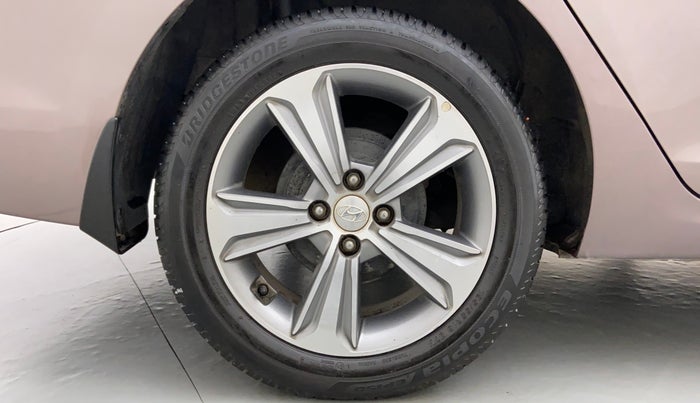 2017 Hyundai Verna 1.6 SX (O) CRDI MT, Diesel, Manual, 76,802 km, Right Rear Wheel