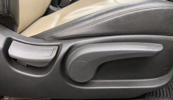 2017 Hyundai Verna 1.6 SX (O) CRDI MT, Diesel, Manual, 76,802 km, Driver Side Adjustment Panel