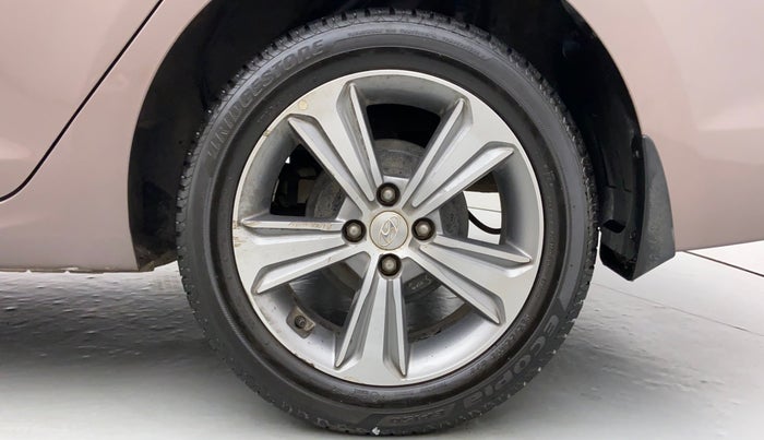 2017 Hyundai Verna 1.6 SX (O) CRDI MT, Diesel, Manual, 76,802 km, Left Rear Wheel