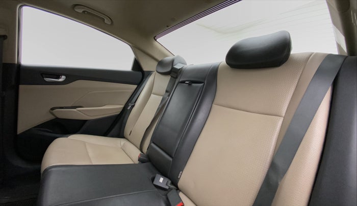 2017 Hyundai Verna 1.6 SX (O) CRDI MT, Diesel, Manual, 76,802 km, Right Side Rear Door Cabin
