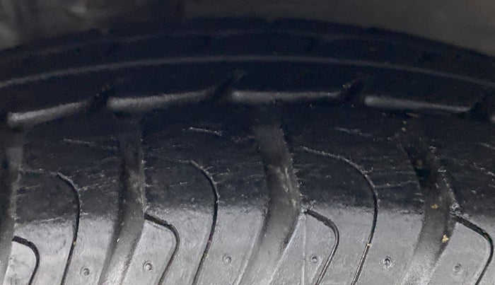 2011 Hyundai i10 ERA 1.1 IRDE, Petrol, Manual, 28,402 km, Left Front Tyre Tread