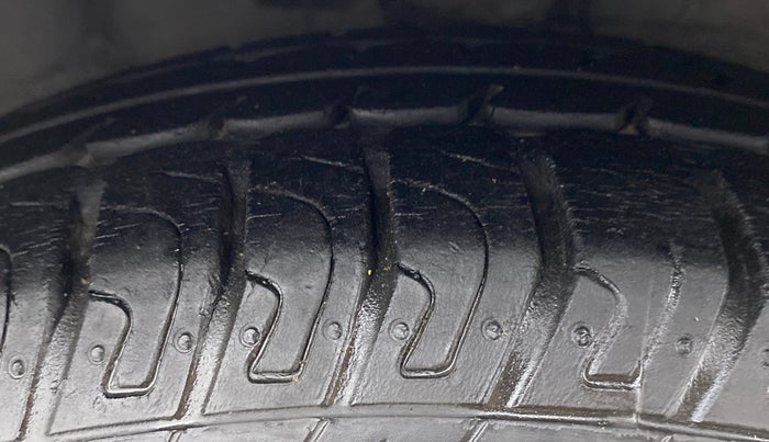 2011 Hyundai i10 ERA 1.1 IRDE, Petrol, Manual, 28,402 km, Right Front Tyre Tread