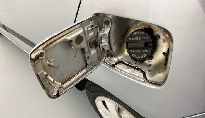 2011 Hyundai i10 ERA 1.1 IRDE, Petrol, Manual, 28,402 km, Left quarter panel - Fuel lid lock has slight discoloration