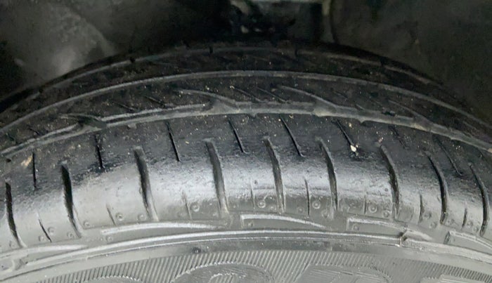 2009 Maruti Alto LXI, Petrol, Manual, 54,542 km, Left Front Tyre Tread