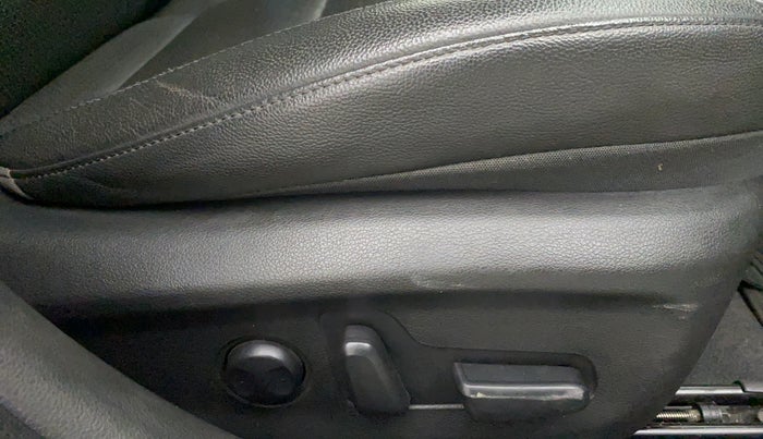 2017 Hyundai New Elantra 2.0 SX(O) AT PETROL, Petrol, Automatic, 26,013 km, Driver Side Adjustment Panel