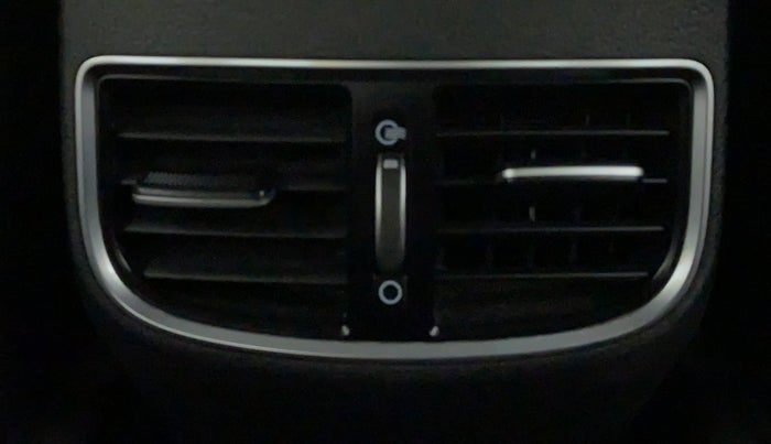 2017 Hyundai New Elantra 2.0 SX(O) AT PETROL, Petrol, Automatic, 26,013 km, Rear AC Vents