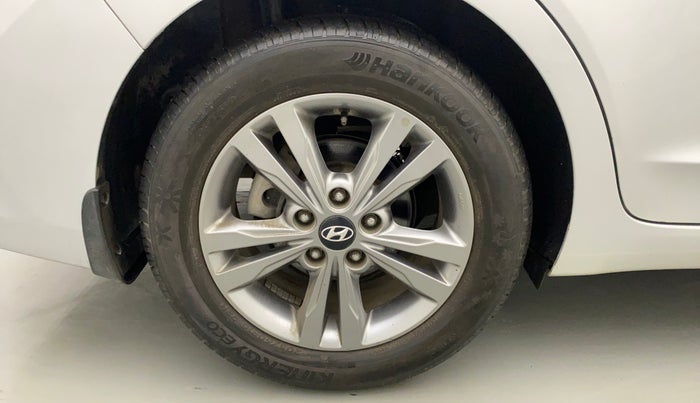 2017 Hyundai New Elantra 2.0 SX(O) AT PETROL, Petrol, Automatic, 26,013 km, Right Rear Wheel