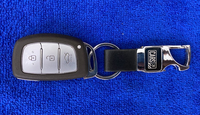 2020 Hyundai AURA SX PETROL, Petrol, Manual, 14,058 km, Key Close Up