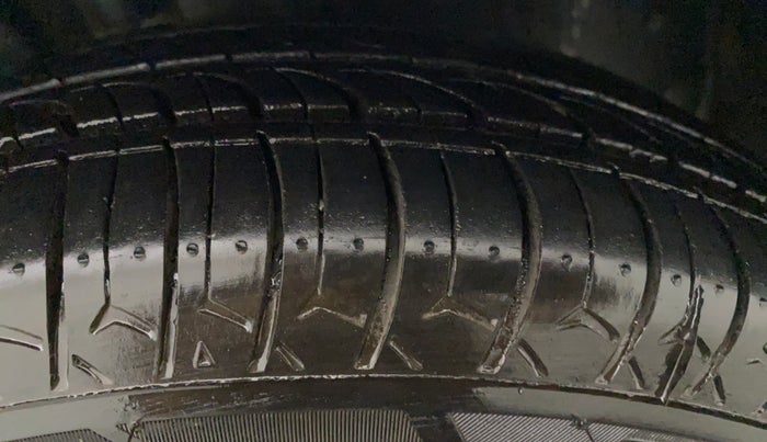 2018 Datsun Redi Go S 1.0 AMT, CNG, Automatic, 73,287 km, Left Rear Tyre Tread
