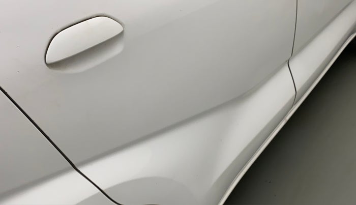 2018 Datsun Redi Go S 1.0 AMT, CNG, Automatic, 73,287 km, Right rear door - Minor scratches