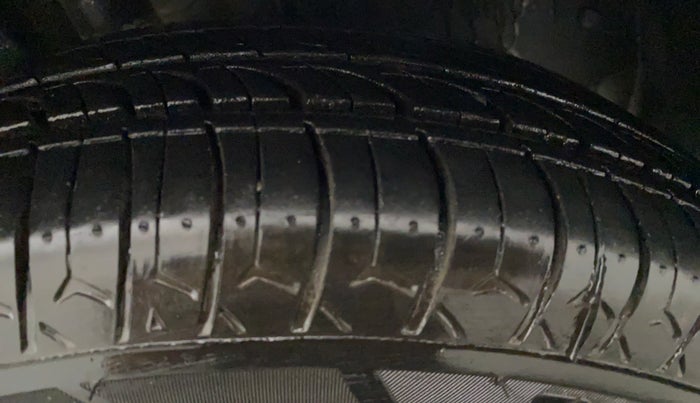 2018 Datsun Redi Go S 1.0 AMT, CNG, Automatic, 73,287 km, Left Front Tyre Tread