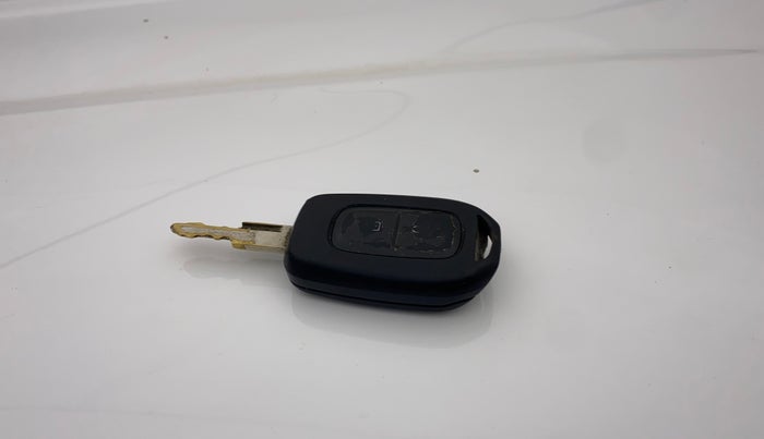 2018 Datsun Redi Go S 1.0 AMT, CNG, Automatic, 73,287 km, Lock system - Door lock knob has minor damage