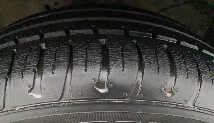 2012 Honda Brio S MT, Petrol, Manual, 38,101 km, Right Front Tyre Tread