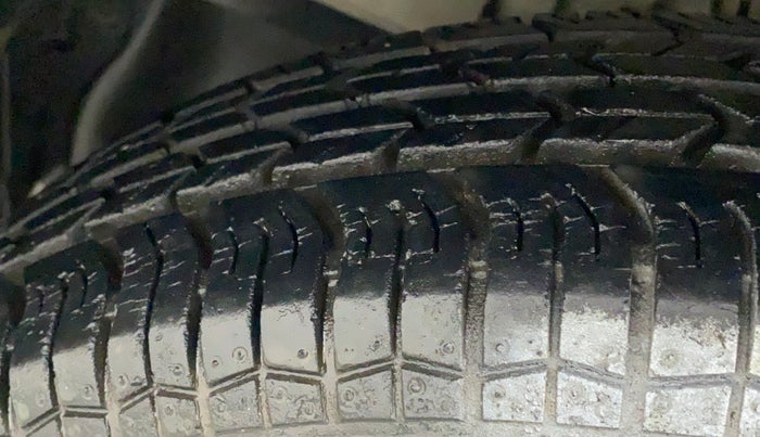 2017 Maruti Swift LXI (O), Petrol, Manual, 6,795 km, Left Front Tyre Tread