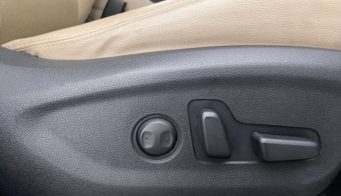 2019 Hyundai Tucson 2WD AT GLS PETROL, Petrol, Automatic, 80,657 km, Driver Side Adjustment Panel