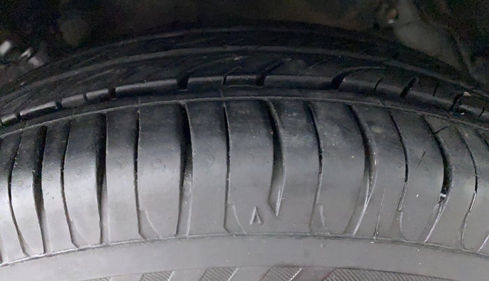2016 Maruti Celerio VXI CNG D, CNG, Manual, 75,190 km, Left Front Tyre Tread