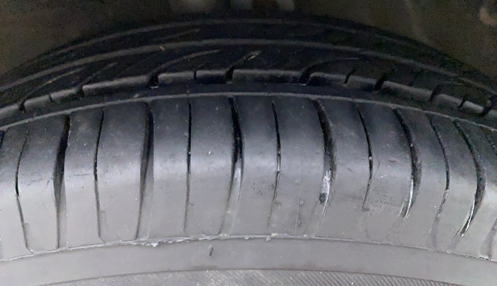2016 Maruti Celerio VXI CNG D, CNG, Manual, 75,190 km, Right Front Tyre Tread