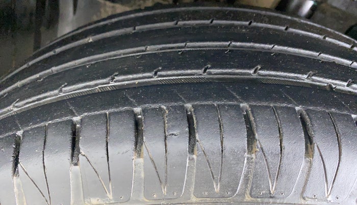 2019 Maruti Vitara Brezza ZDI PLUS, Diesel, Manual, 31,248 km, Left Front Tyre Tread