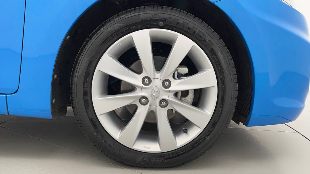 2019 Hyundai Accent Sport, Automatic, 53293 km, Right Front Wheel