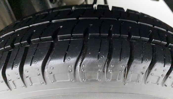 2016 Maruti Alto 800 LXI, Petrol, Manual, 16,917 km, Left Rear Tyre Tread