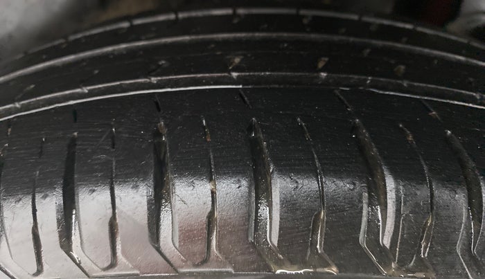 2018 Maruti Swift VDI, Diesel, Manual, 15,728 km, Left Rear Tyre Tread